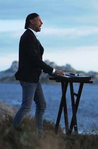 Sébastien au clavier en live – SR Animation